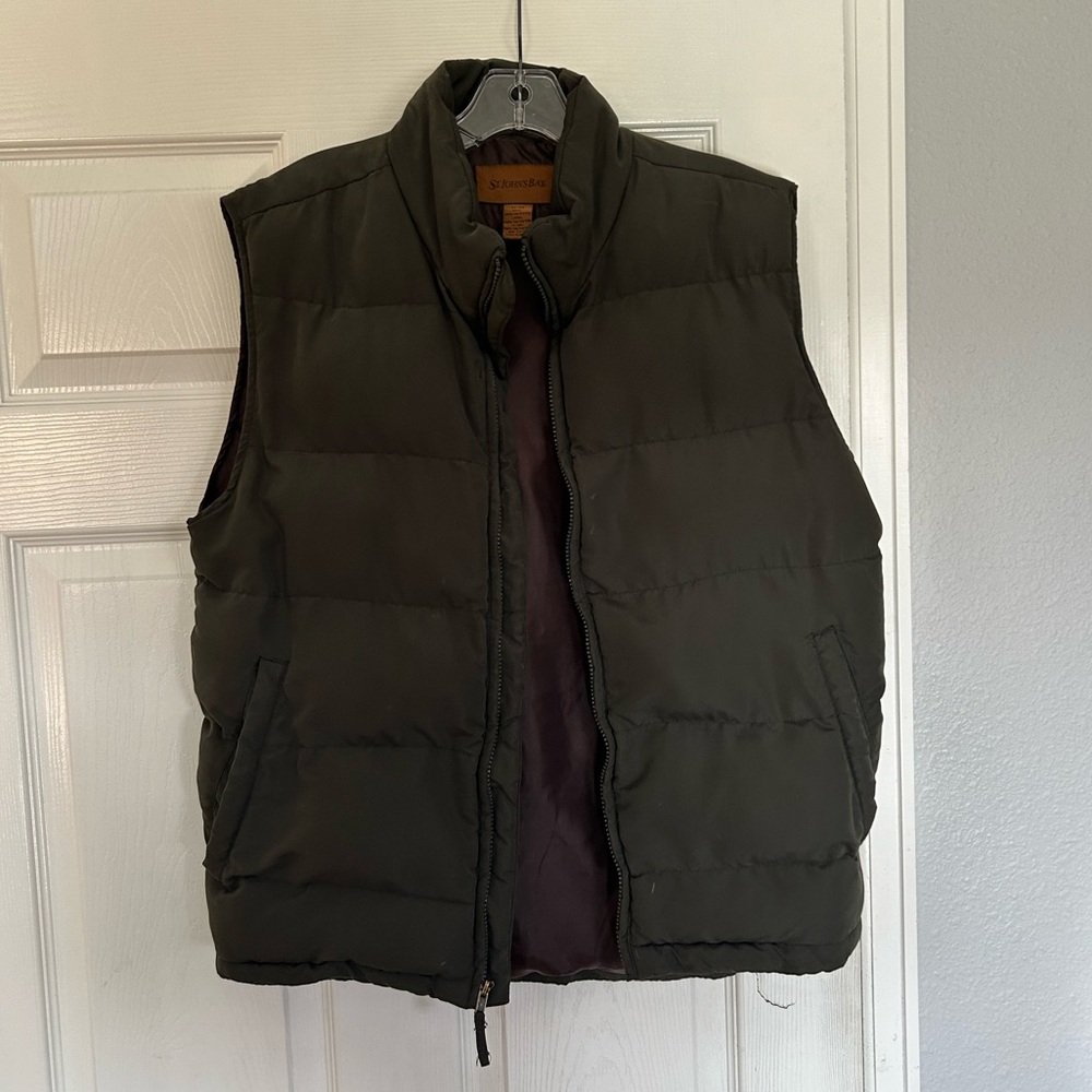 St. John’s Bay Men’s Green Vest Size: Medium